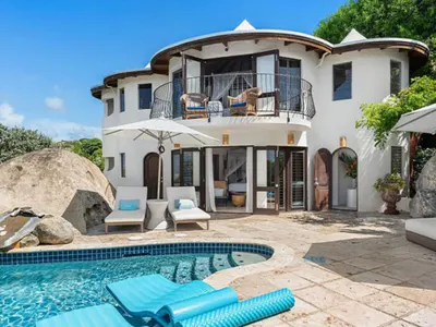 On the Rocks, Little Trunk Bay — 4-bedroom villa in Little Trunk Bay, Virgin Gorda, BVI